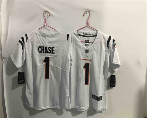 Women Nike Bengals 1 Ja'Marr Chase White 2021 NFL Draft Vapor Untouchable Limited Jersey