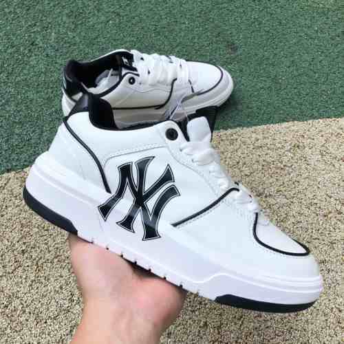 MLB Chunky Liner New York Yankees Shoes NY Baseball Sneakers White Black