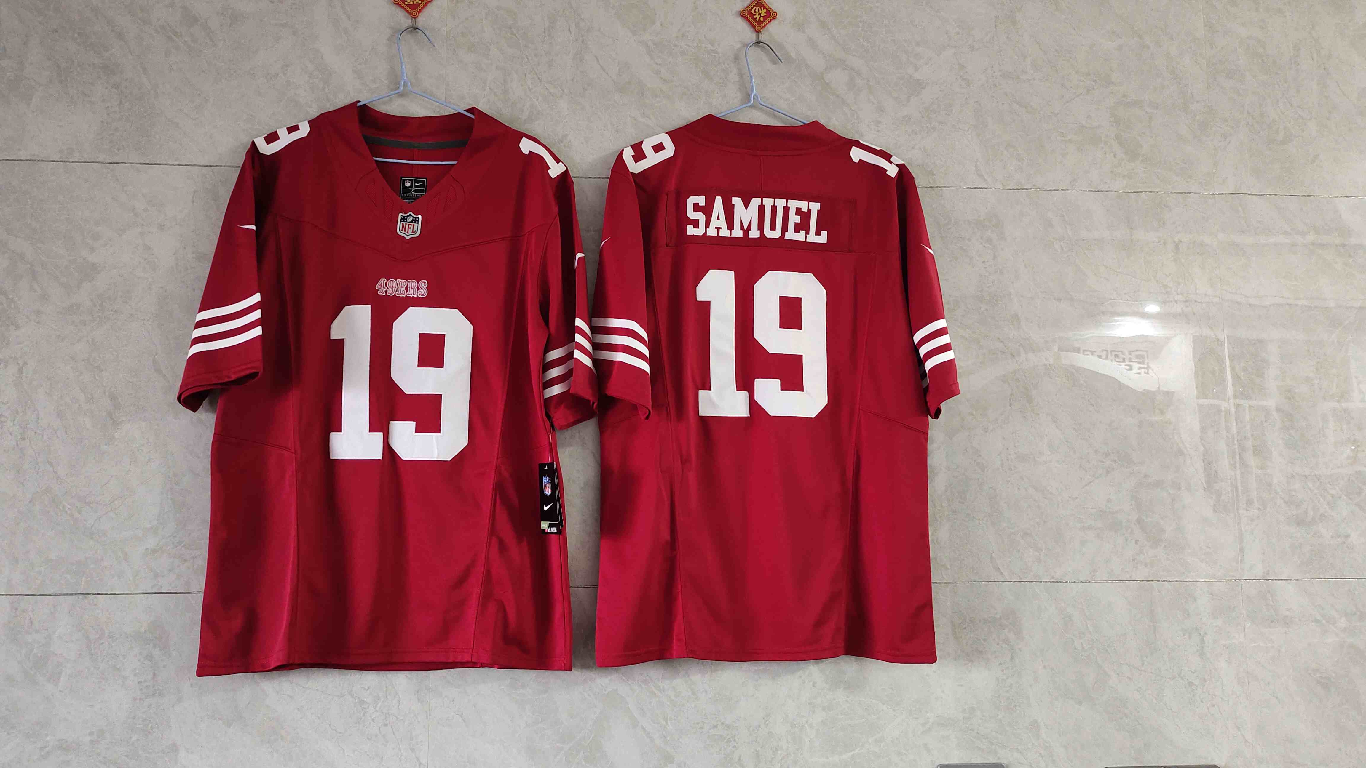 Men's San Francisco 49ers #19 Deebo Samuel Red 2023 F.U.S.E. Vapor Untouchable Limited Stitched Football Jersey