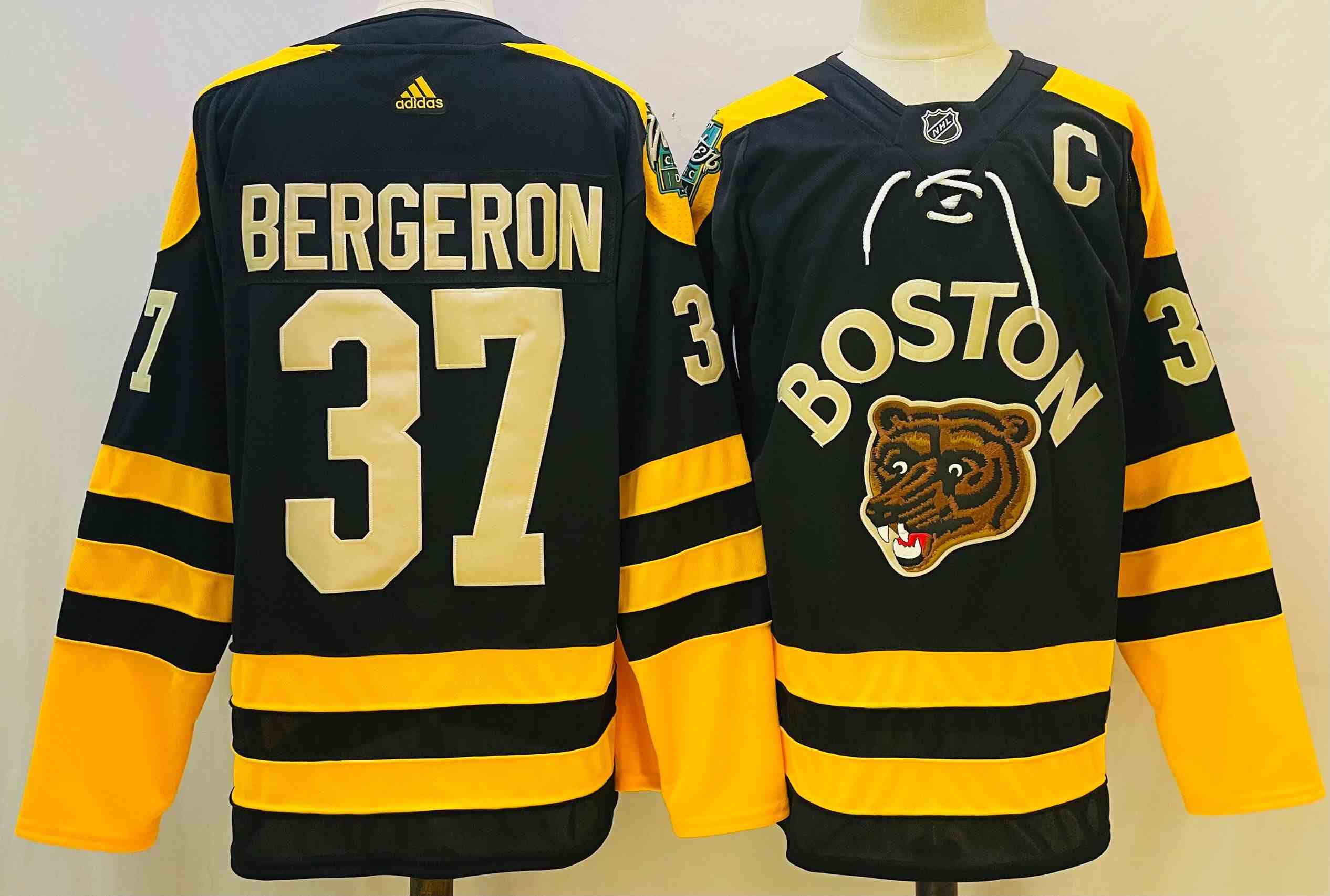 Mens Nhl Boston Bruins 37 Patrice Bergeron Black 2023 Winter Classic Adidas Jersey